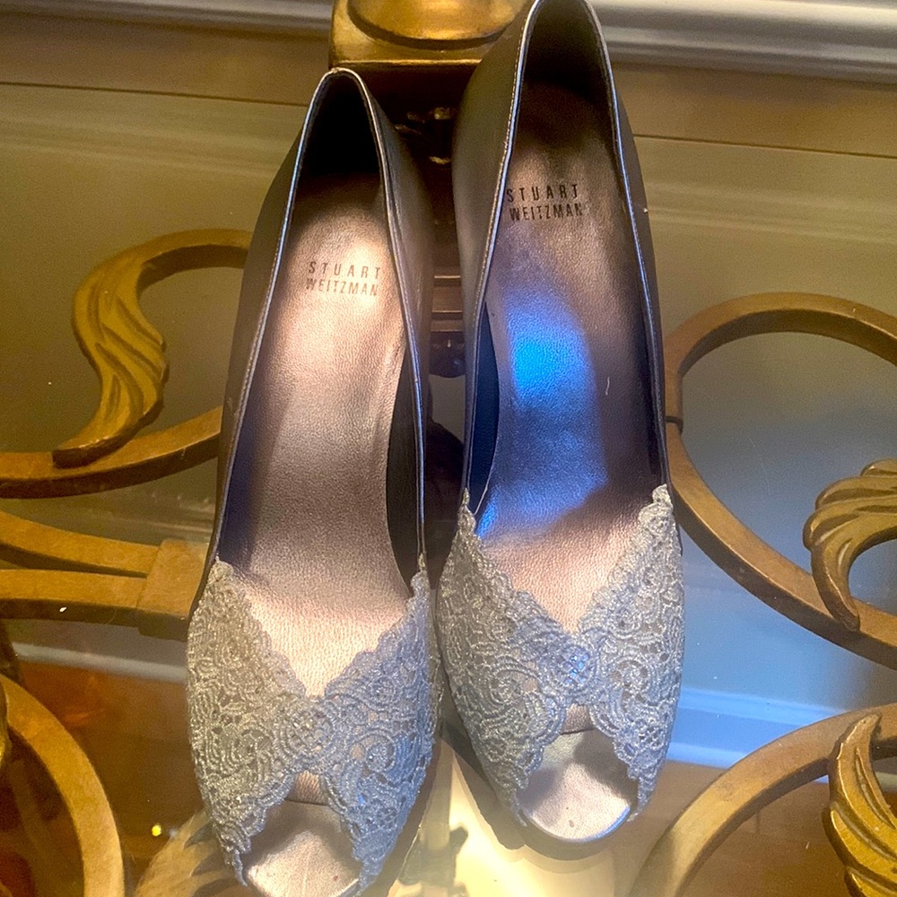Peep toe Stuart Weitzman pump